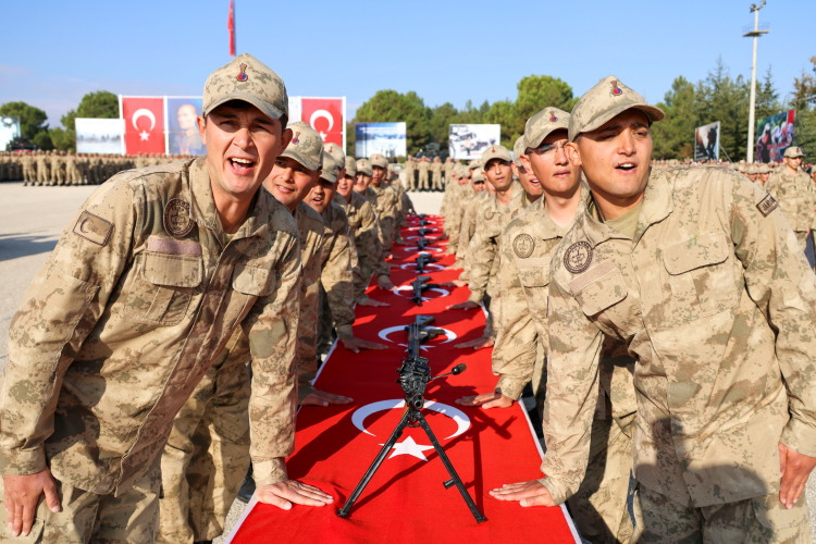 Bilecik Valisi askerlerin yemin törenine katıldı