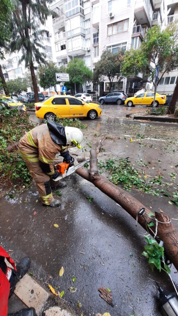 İzmir’de 850 personel ve 640 araçla sahada