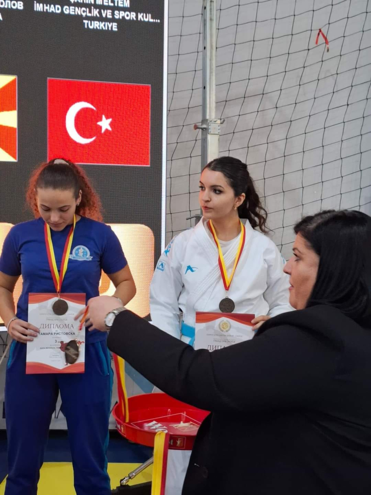 Keşanlı antrenör Şahin’e Makedonya’da bronz madalya