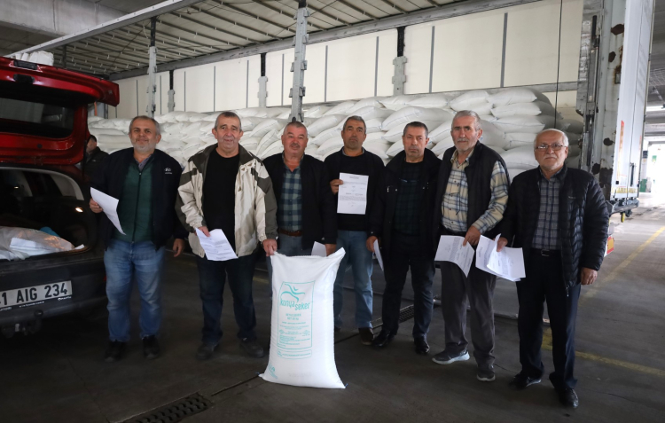 Kocaeli’de arı yemleri teslim ediliyor… Büyükşehir’den 169 tonluk destek