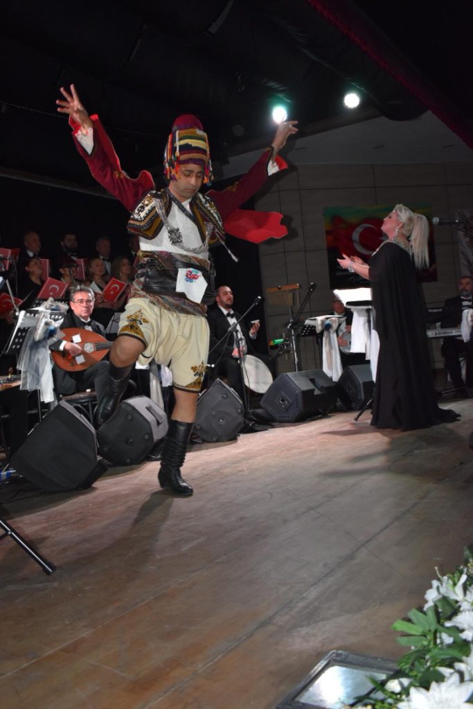 Manisa’da Ata’nın sevdiği şarkılara büyük ilgi