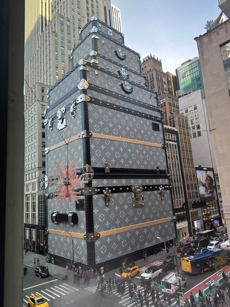 Ünlü marka vedasını ‘valiz’ tasarımla yaptı!