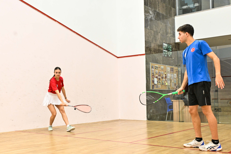 Antalya Muratpaşa’nın squash başarısı