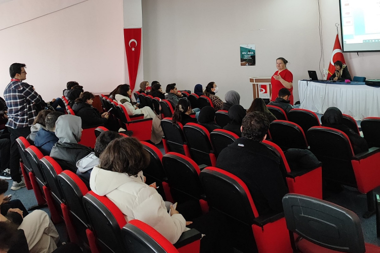 Bilecik’te kırmızı kurdeleli farkındalık!