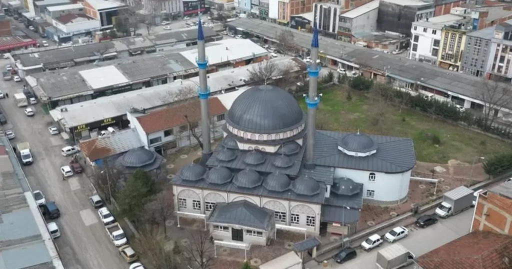 Bursa İnegöl’den çeyrek asırlık kandil geleneğine katkı