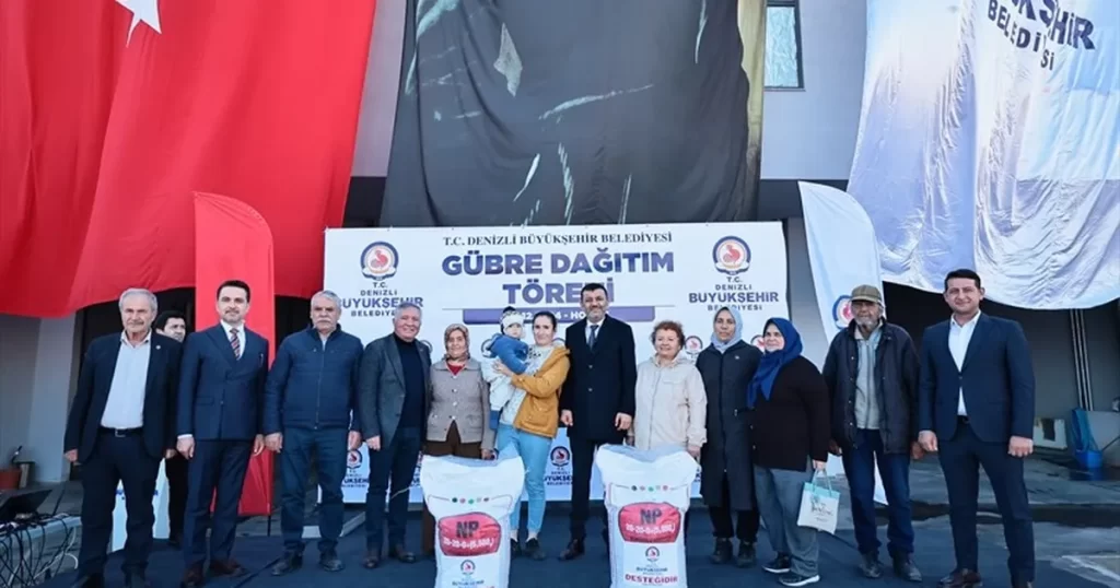 Denizli Büyükşehir üreticinin yüzünü güldürmeye devam ediyor
