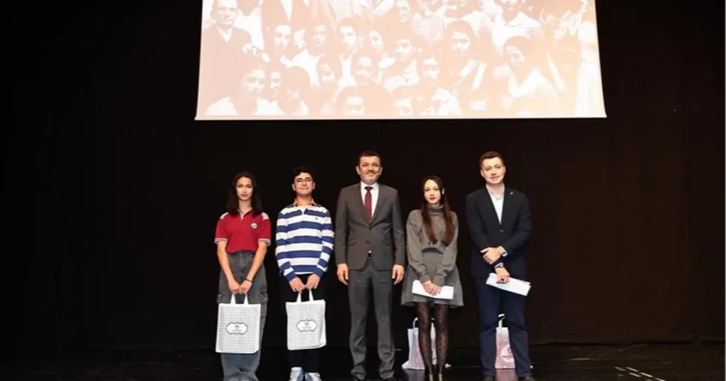 Denizli Büyükşehir’den öğrencilere ek kaynak desteği