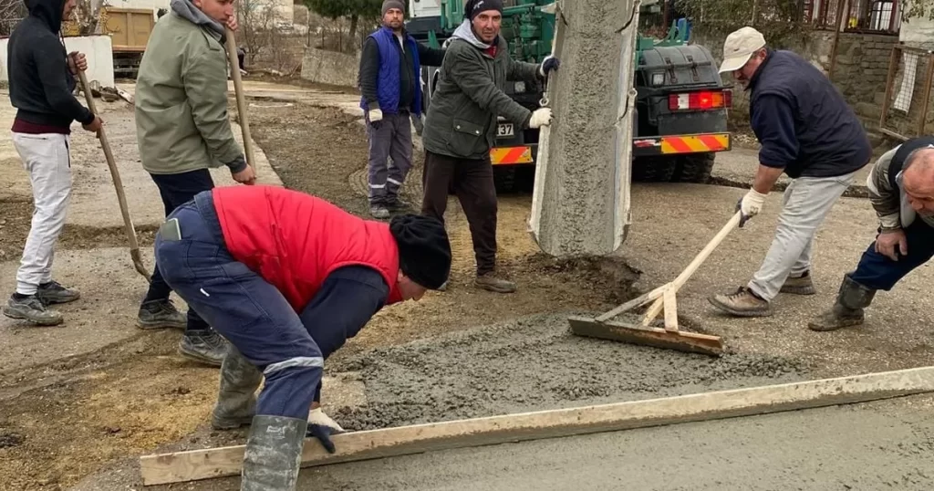 Edirne Keşan’da bozulan yollar onarılıyor