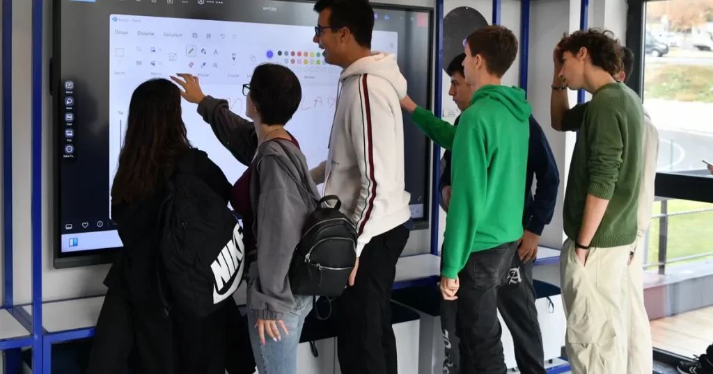 Erasmus öğrencileri Aziz Sancar Bilim ve Sanat Merkezi’nde