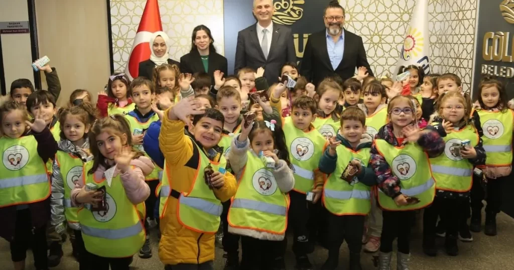 Gölcüklü miniklerden Başkan Yıldırım’a ‘insan hakları’ ziyareti