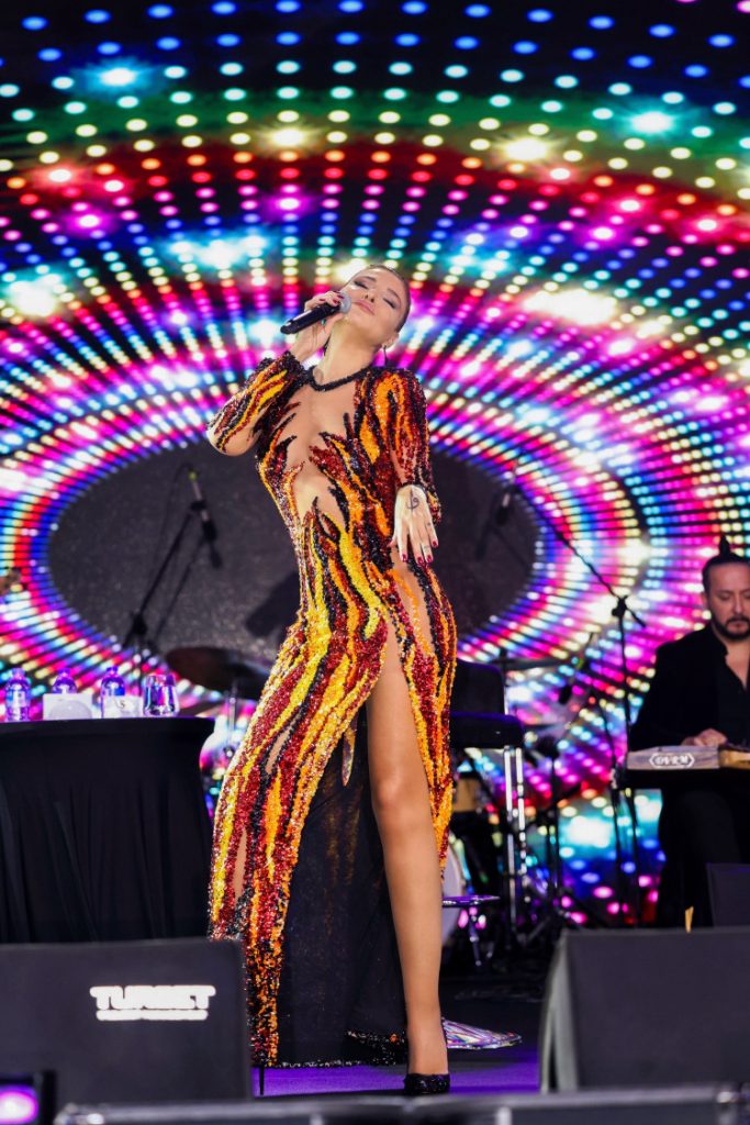 Gülben Ergen Antalya’ya damga vurdu