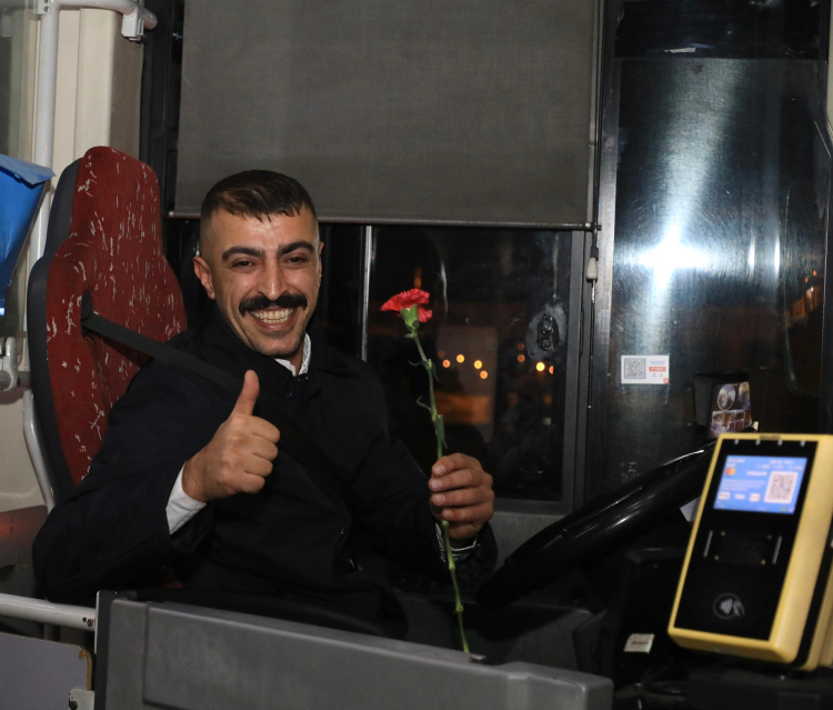 İETT kaptanlarına ‘Özel’ kutlama