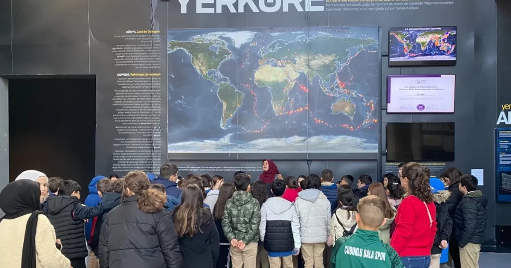 İzmit’te Deprem Müzesi ortaokul öğrencilerini ağırladı