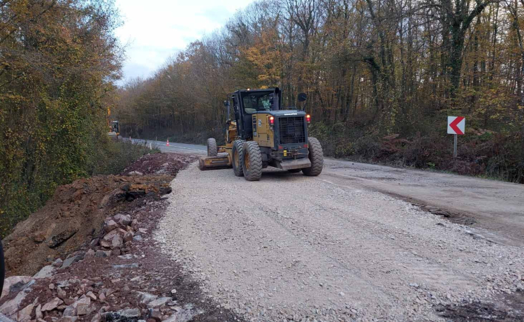 Kocaeli Körfez’de çöken yola anında müdahale