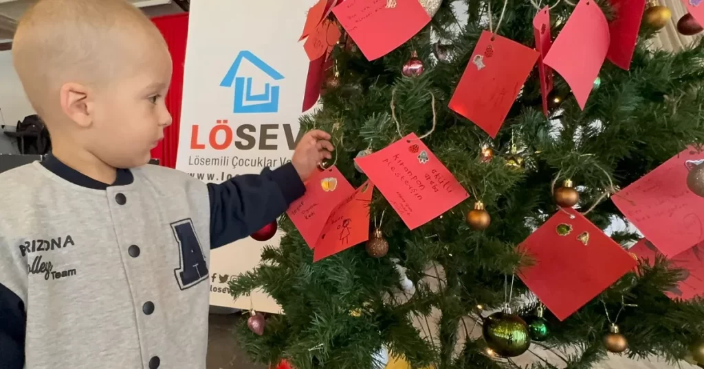 LÖSEV’den lösemili çocuklara yeni yıl partisi