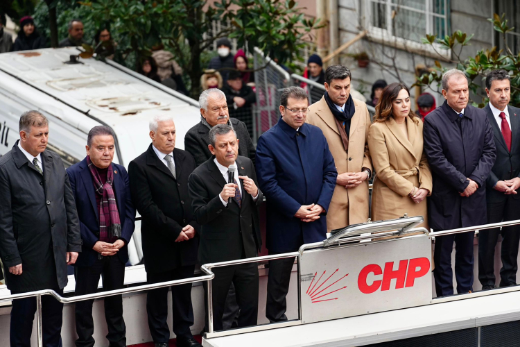 Binler Beşiktaş’ta büyük mitingte! Türk yargısına ‘Özel’ çağrı!
