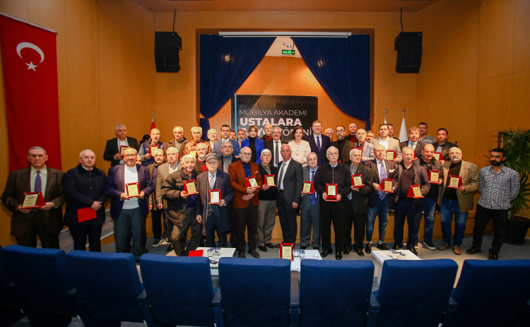 İzmir Karabağlar’da mobilya ustaları onurlandırıldı