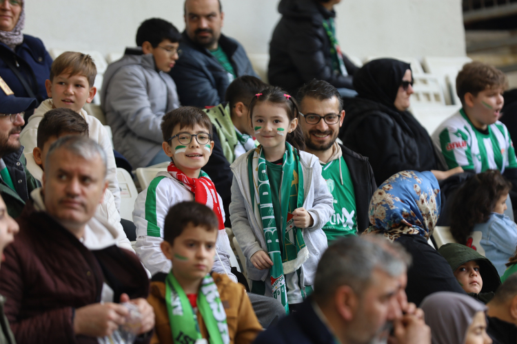 Bursa Büyükşehir 300 çocuğa Bursaspor çoşkusu yaşattı