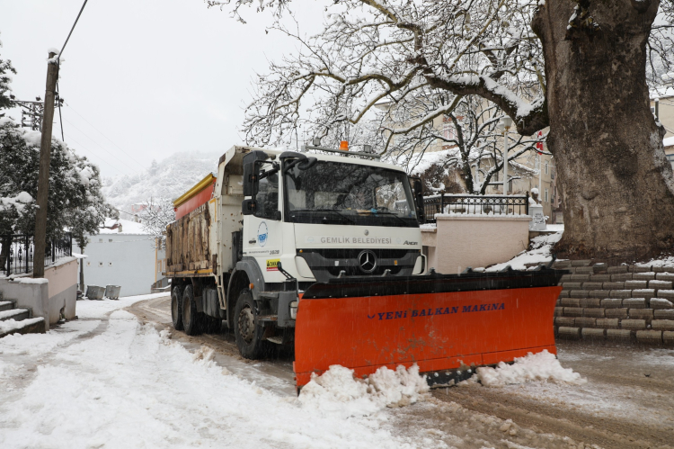 Bursa Gemlik Belediyesi kar yağışına karşı teyakkuzda
