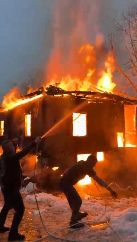 Düzce Yığılca’da iki katlı ev küle döndü