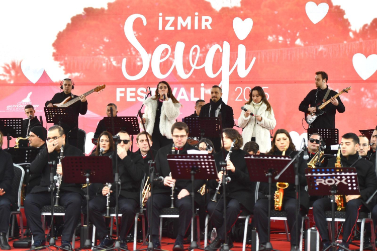 İzmir’de kalpleri ısıtan festival