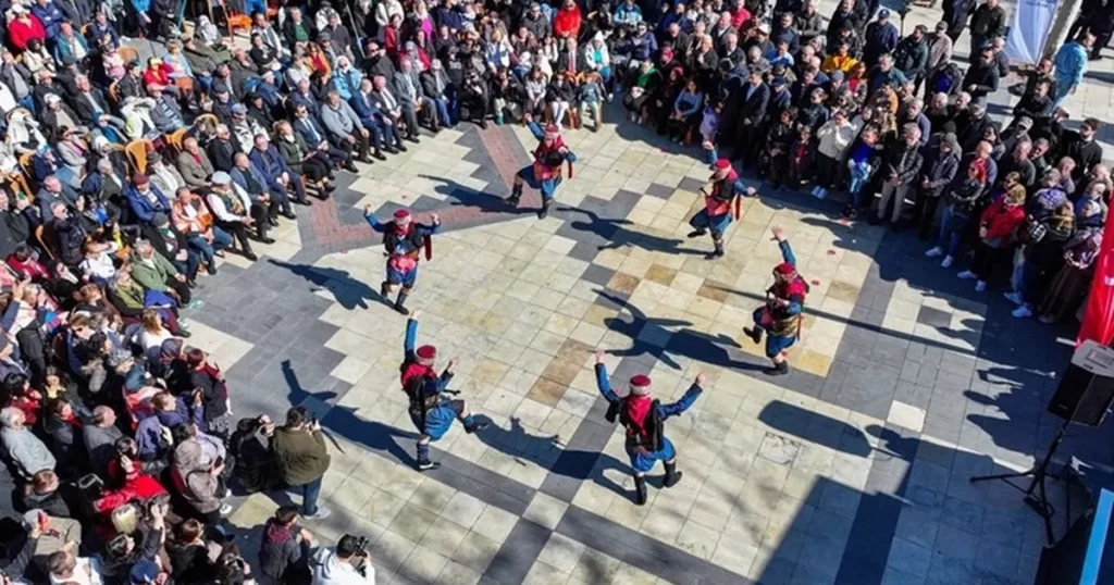 Denizli’de nevruz ateşi yandı