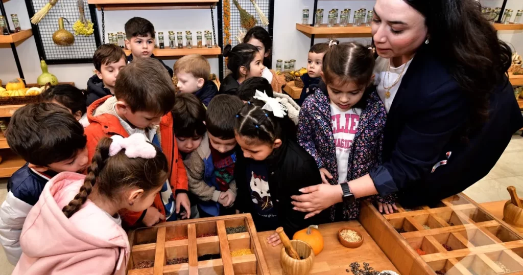 İzmir Bornova’da minik eller toprakla buluştu