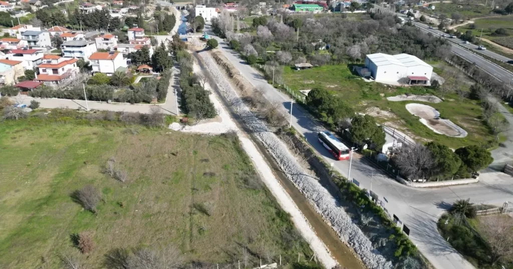 İzmir Yarımada’da dereler ıslah edildi