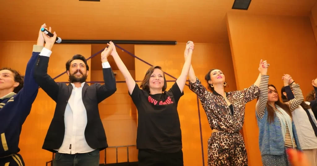 İzmir’de Karabağlar Kent Tiyatrosu’ndan özel oyun 