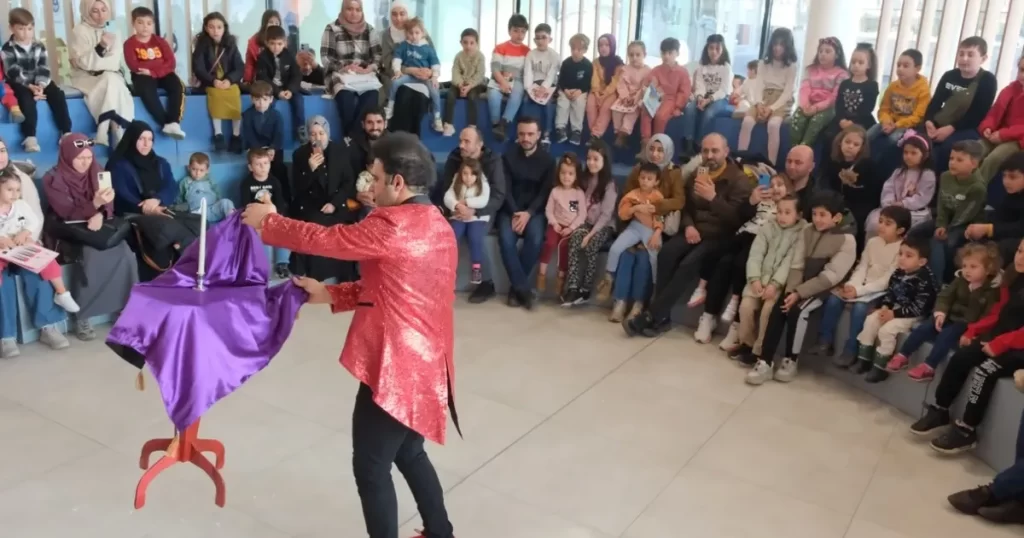 Kocaeli Milli İrade Meydanı’nda çocuklar çok neşeli