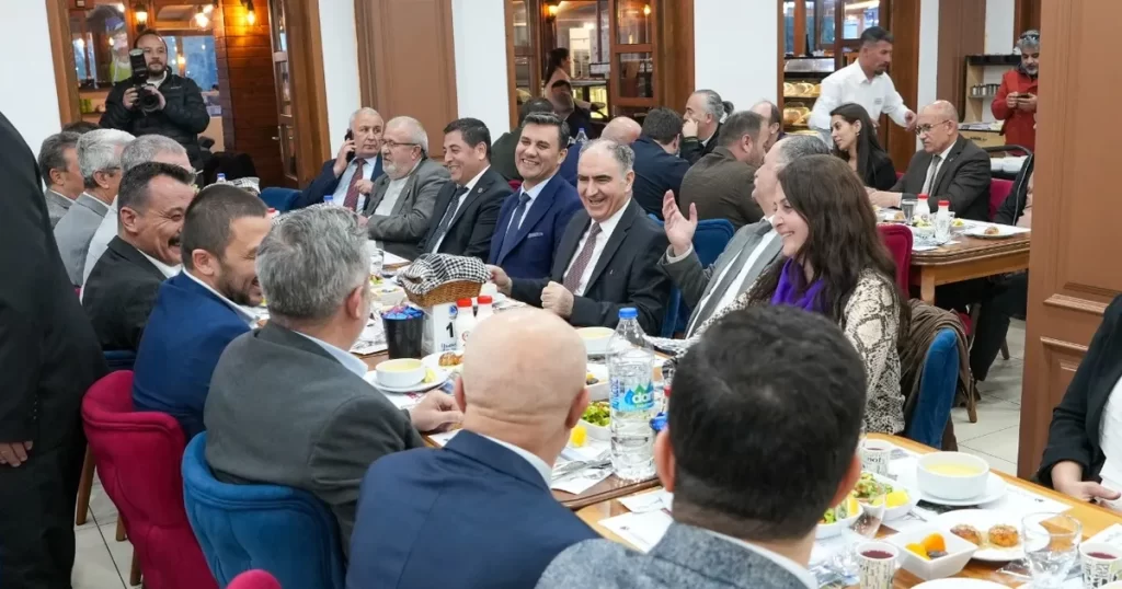 Manisa meclisi sonrası birlikte oruç açtılar