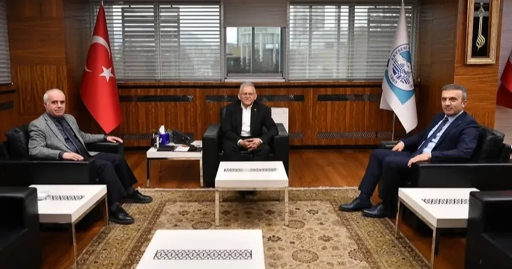 Memduh Büyükkılıç’tan ‘turizm’ konferansı