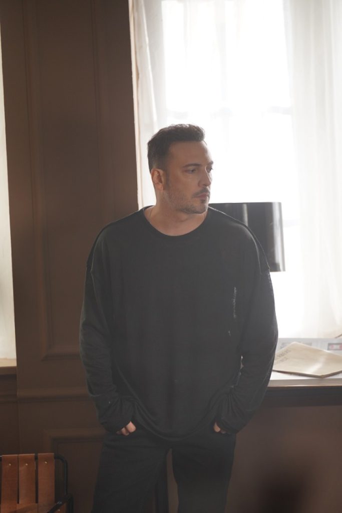 Oğuzhan Koç ‘Bi Mani Yoksa’ ile hızlı giriş yaptı