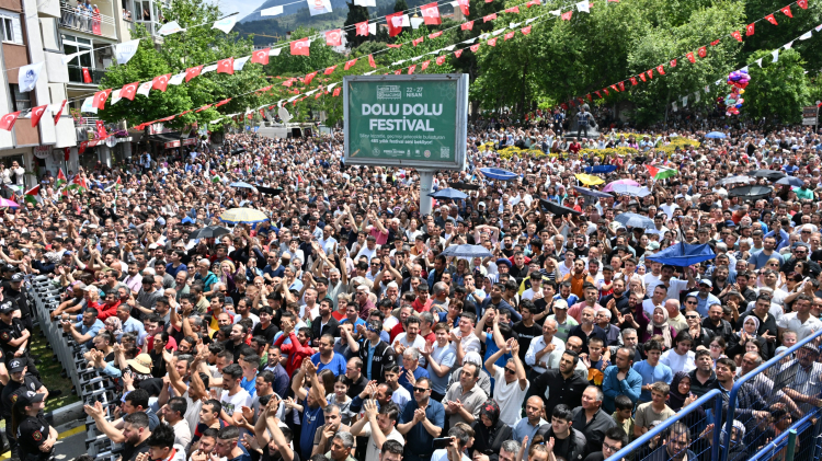 8 ton mesir macunu halka saçıldı