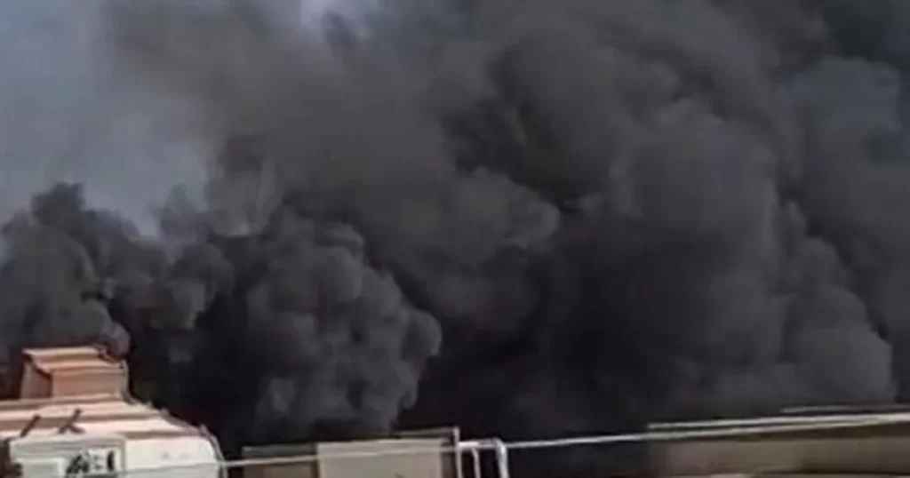 Antalya Kumluca’da çatı yangını!