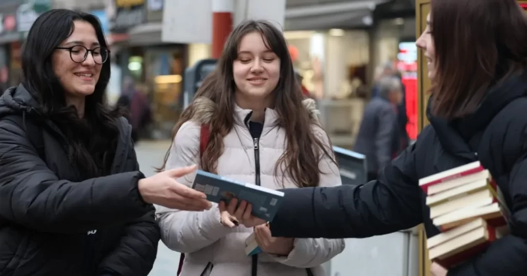 Cumhuriyet Bulvarı’nda kitap sürprizi