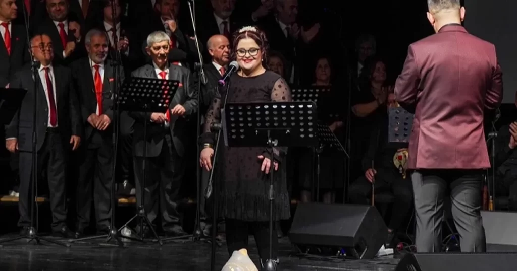 İzmir Gaziemir Belediyesi korosu türkülerle yüreklere dokundu