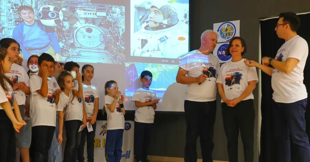 Karabağlar’da Atatürk’ün çocukları uzayla buluştu