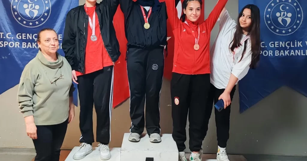 Karataylı haltercilerden büyük başarı