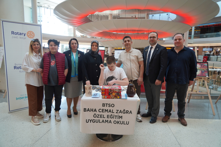 Otizmli Kerem’in yapboz sergisi Bursa’da sanatseverlerle buluştu