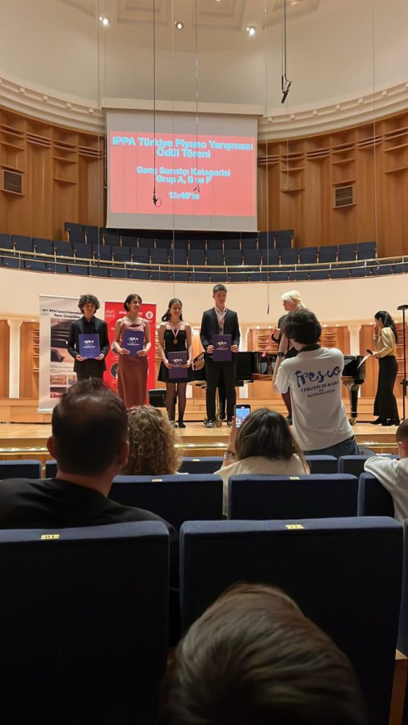 Antalya’nın piyanistleri Ankara’dan ödülle döndü