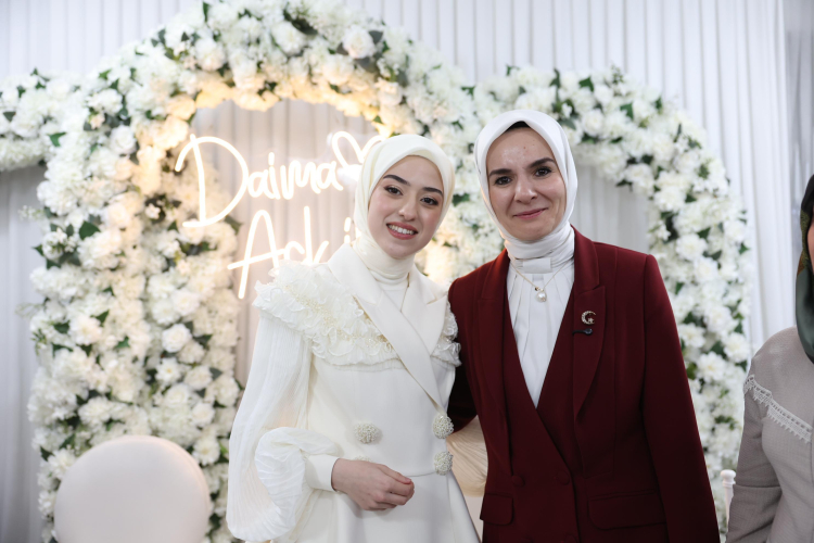 Bakan Göktaş, gence kız istedi!