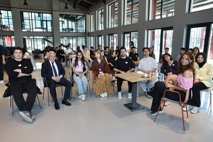 Başkan Özdemir Nilüferli gençlerle buluştu