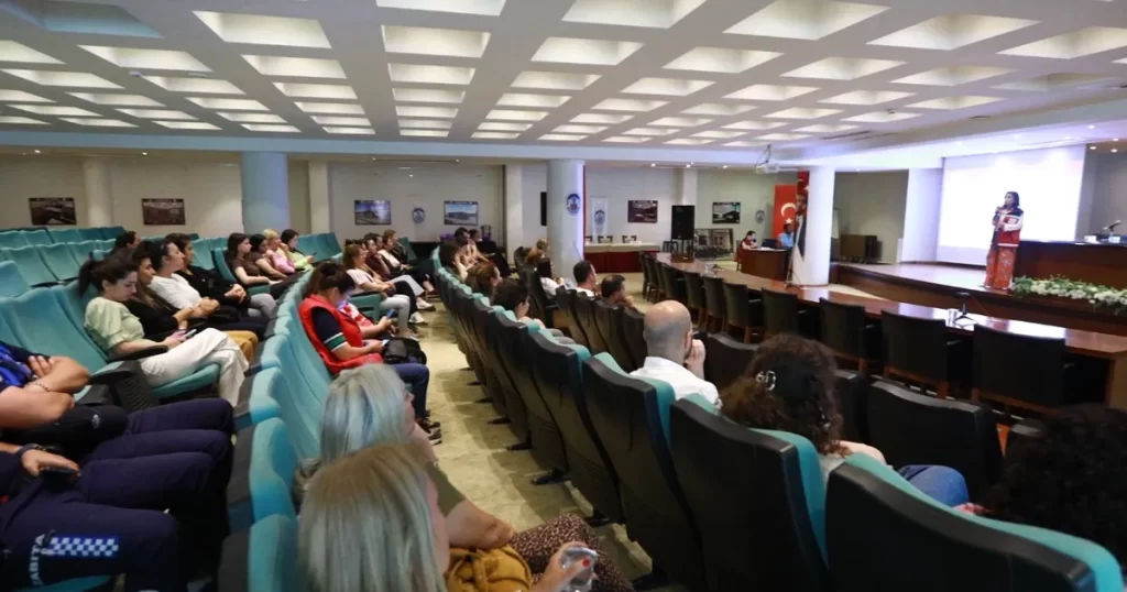 Belediye emekçilerine kadına yönelik şiddet semineri