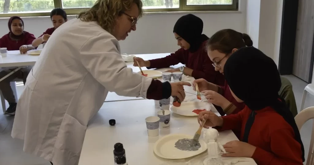 Bursa Karacabey’den öğrencilere sanat desteği