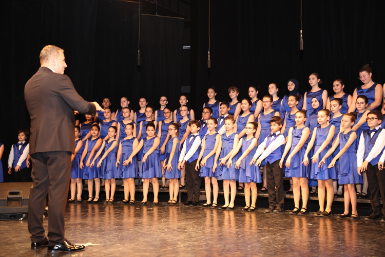Bursa Nilüfer Çocuk ve Gençlik Koroları yıl sonu konserinde büyüledi