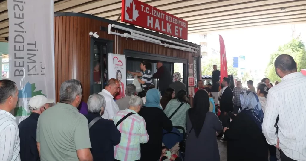 Halk Et mobil aracına Körfez’de yoğun ilgi