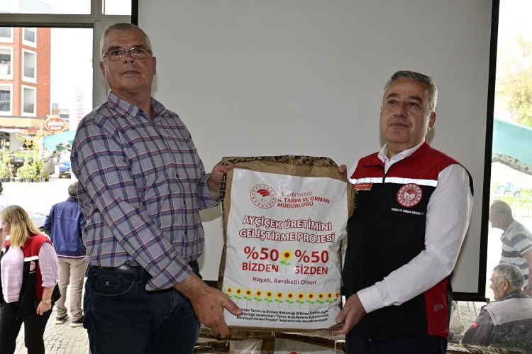İzmir’de ayçiçeği üreticilerine yerli tohum desteği