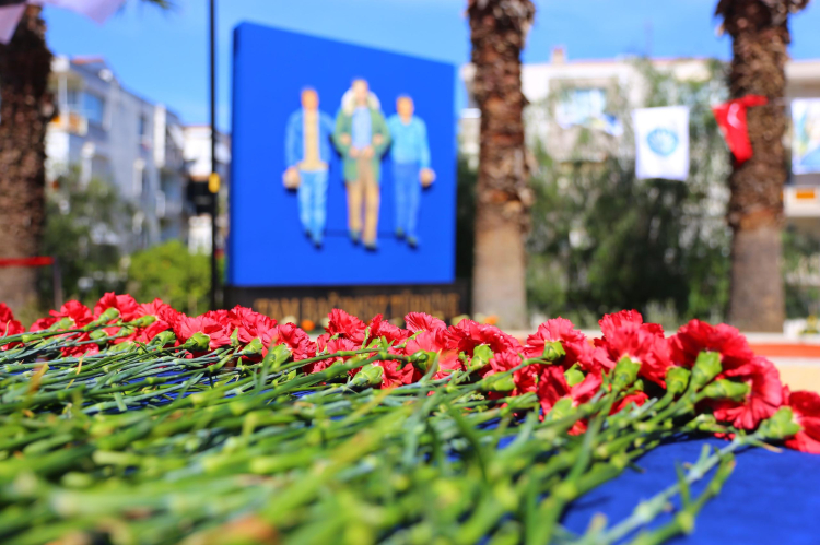 İzmir’de ‘Üç Fidan Parkı ve Anıtı’ açıldı