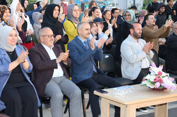 Kocaeli Çayırova’nın özel askerlerine kına gecesi